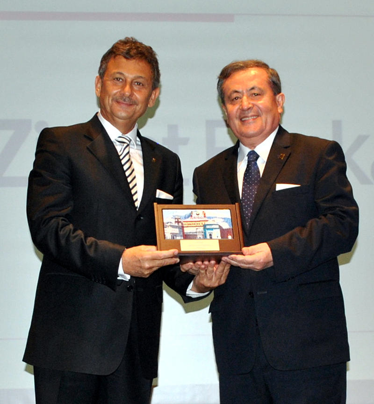BUSİAD 2013 Yılı Ödülleri Verildi