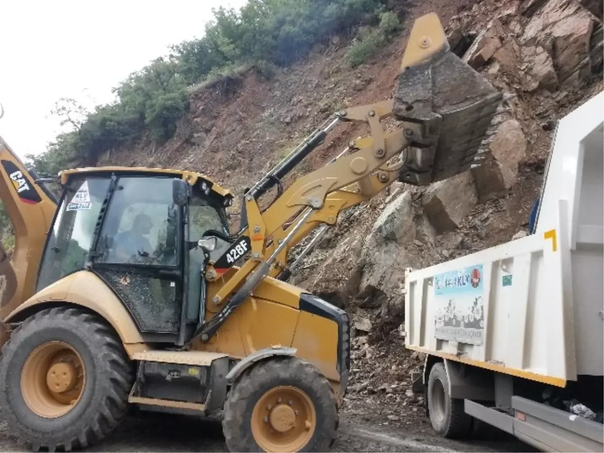 Dağ Yolu Heyelan Sebebiyle Kapandı