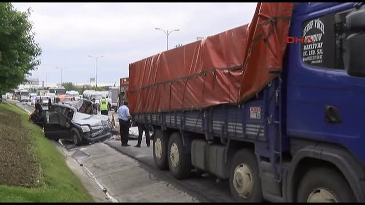 Esenler\'de Trafik Kazası: 1 Ölü, 1 Yaralı