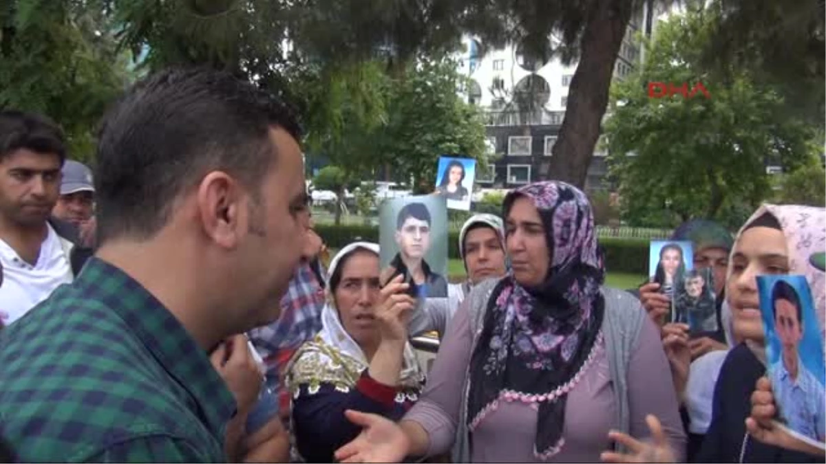 Eylemini Bitiren 2 Aile BDP\'de Öcalan Posteri Altında Açıklama Yaptı