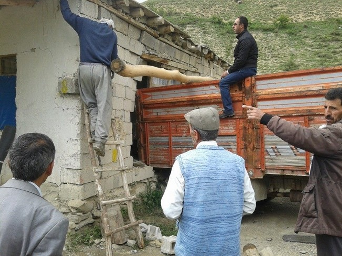 Freni Boşalan Kamyonet Eve Girdi