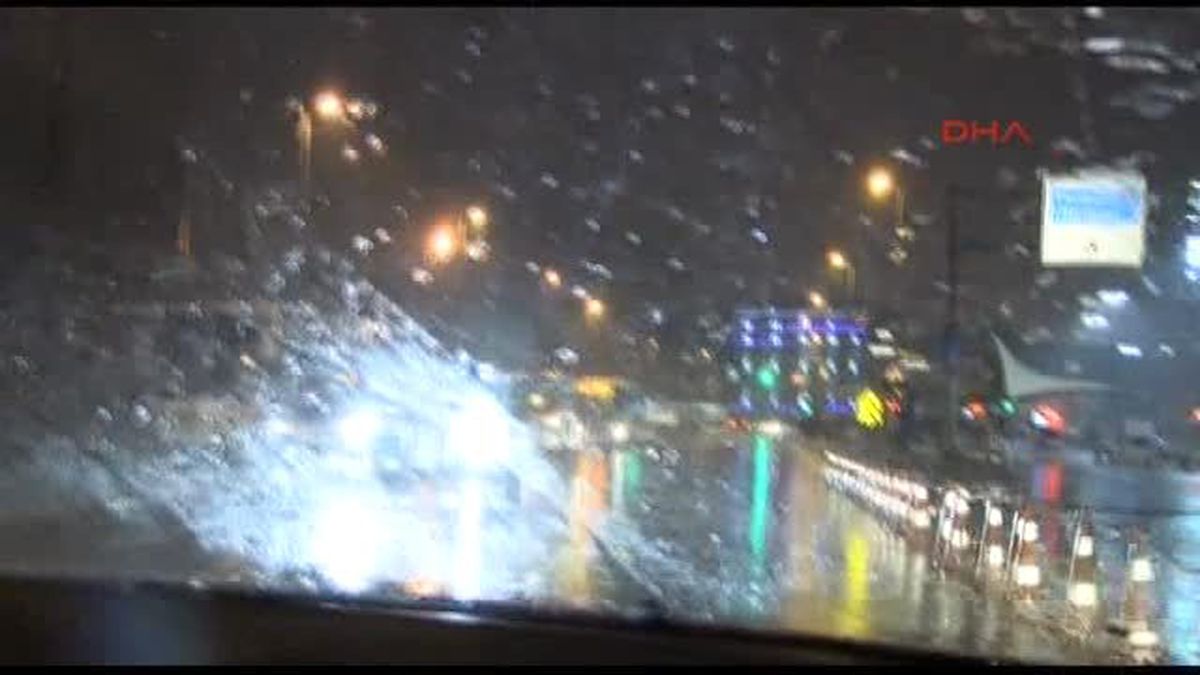 İstanbul\'da Yağmur Gece de Sürdü