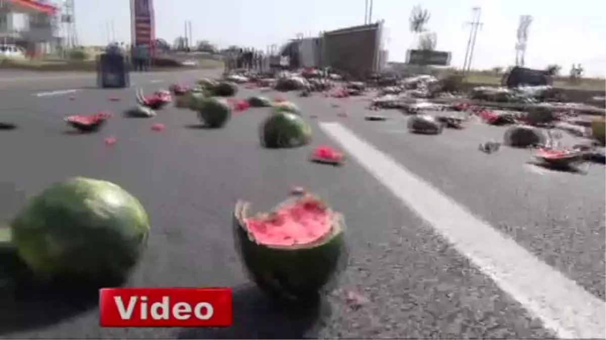 Karayolu Sebze ve Meyve Tarlasına Döndü