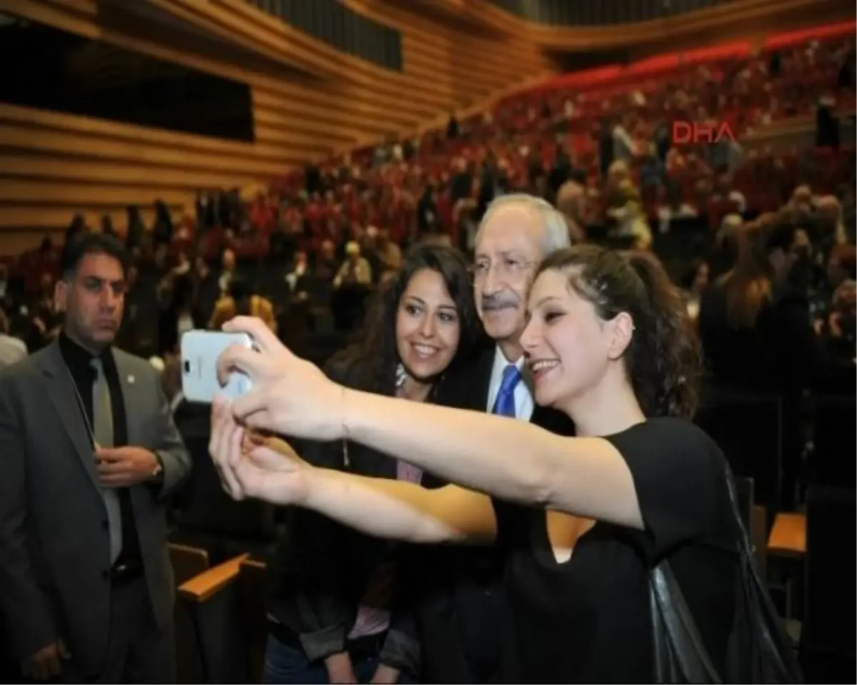 Kılıçdaroğlu, Selfie Çektirdi