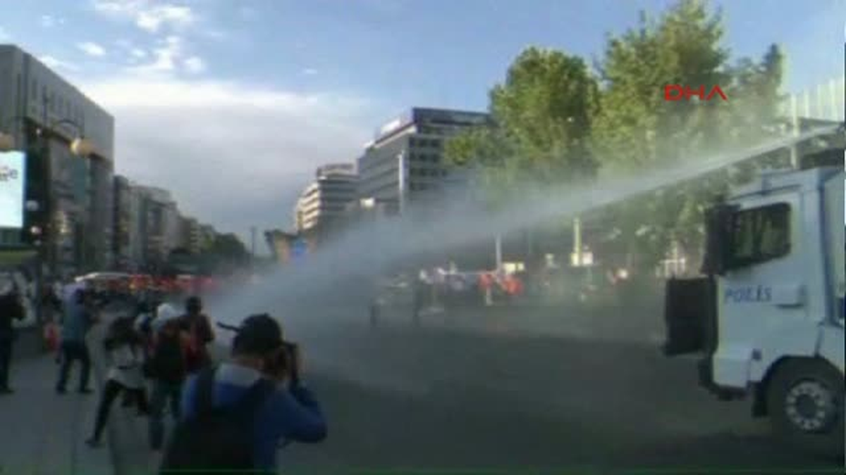 Kızılay\'da Polis Müdahalesi