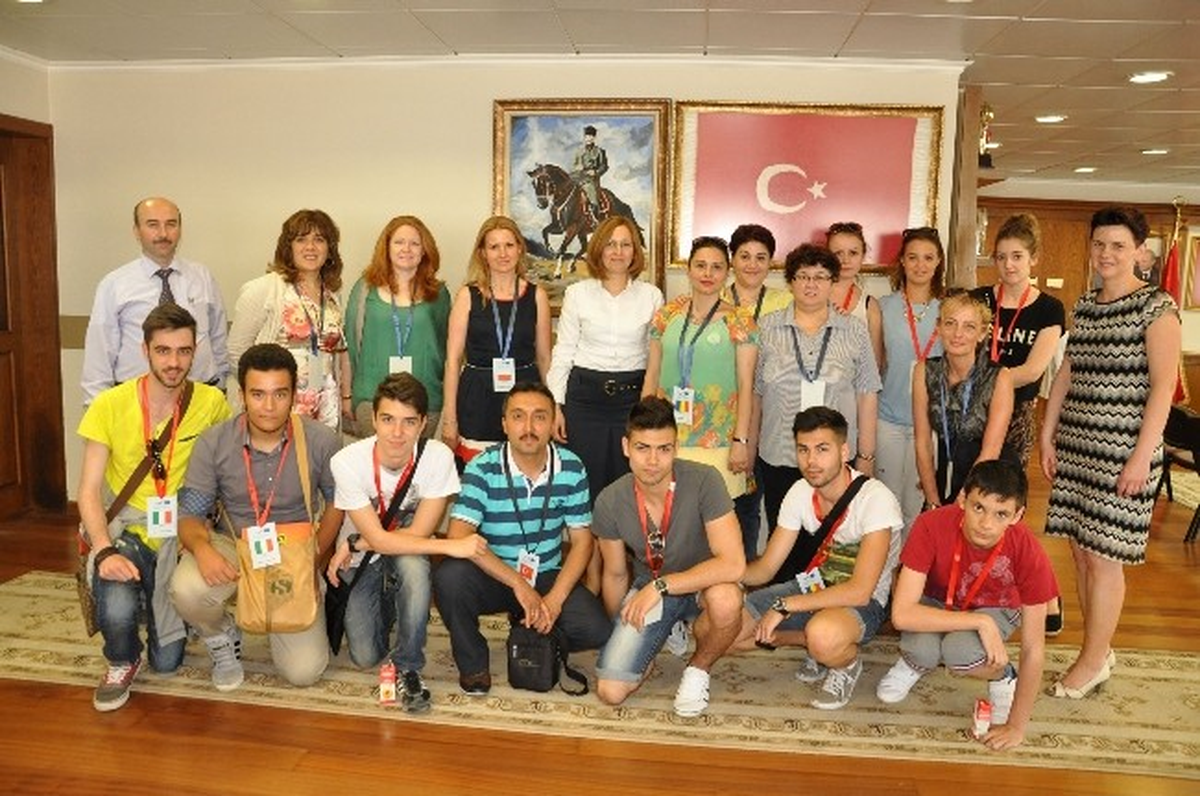 Misafir Öğrencilerden Nazilli Belediyesi\'ne Ziyaret