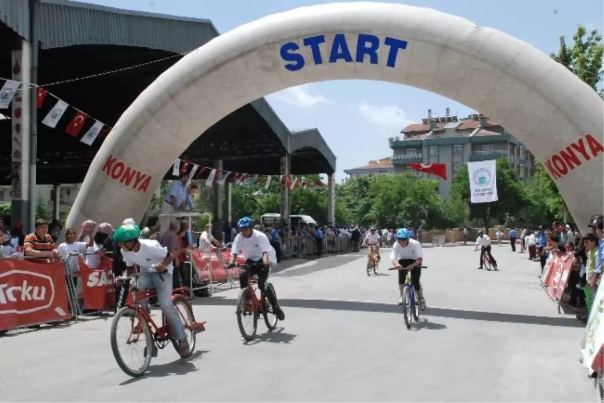 Ödüllü Düz Bisiklet Yarışları Sürüyor