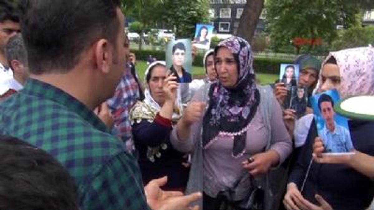 Çocukları Kaçırılan 2 Aile BDP\'de Binasında Açıklama Yaptı