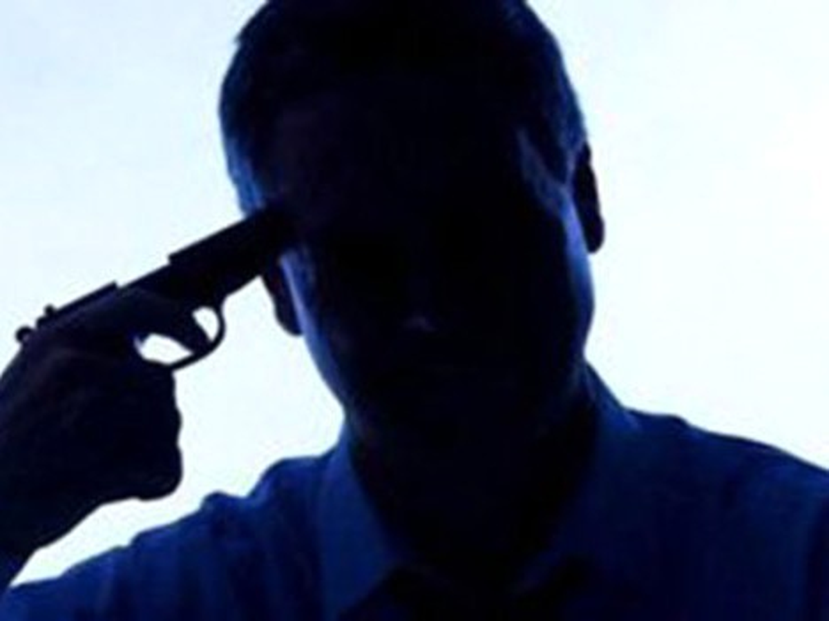Derince\'de Polis Merkezinin Önünde İntihar Etti