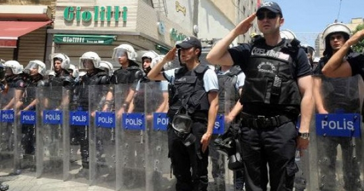 Polis Taksim\'de Konuşlanmaya Başladı