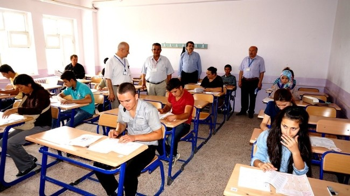 Sarıgöl\'de Açık Öğretim Lise Sınavları Yapıldı