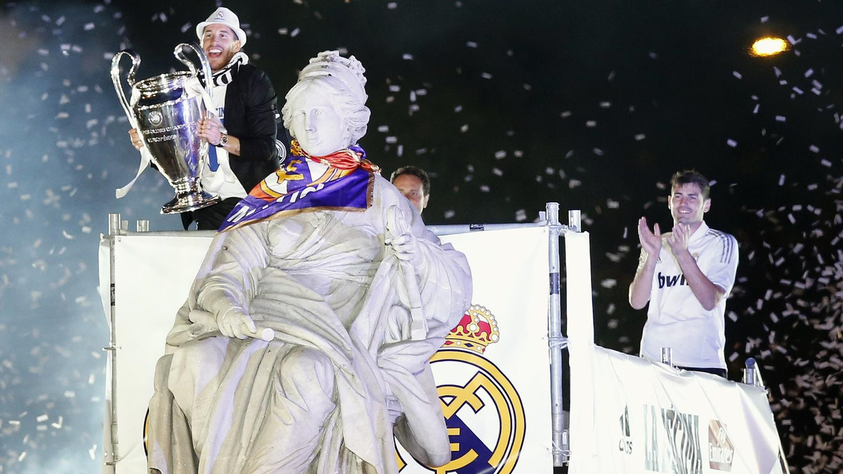 Sergio Ramos Şampiyonlar Ligi Kupasını Dövme Yaptırdı