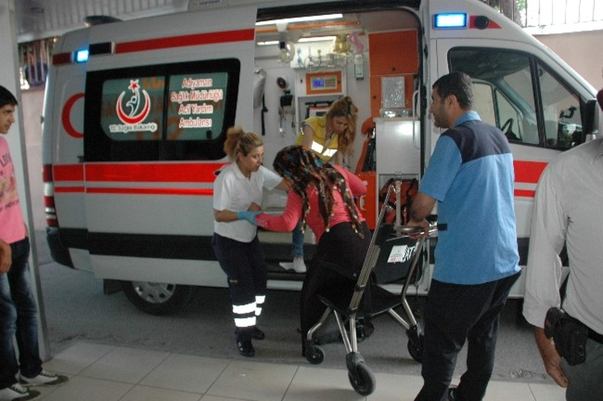 Adıyaman\'da Otomobil ile Bisiklet Çarpıştı: 5 Yaralı