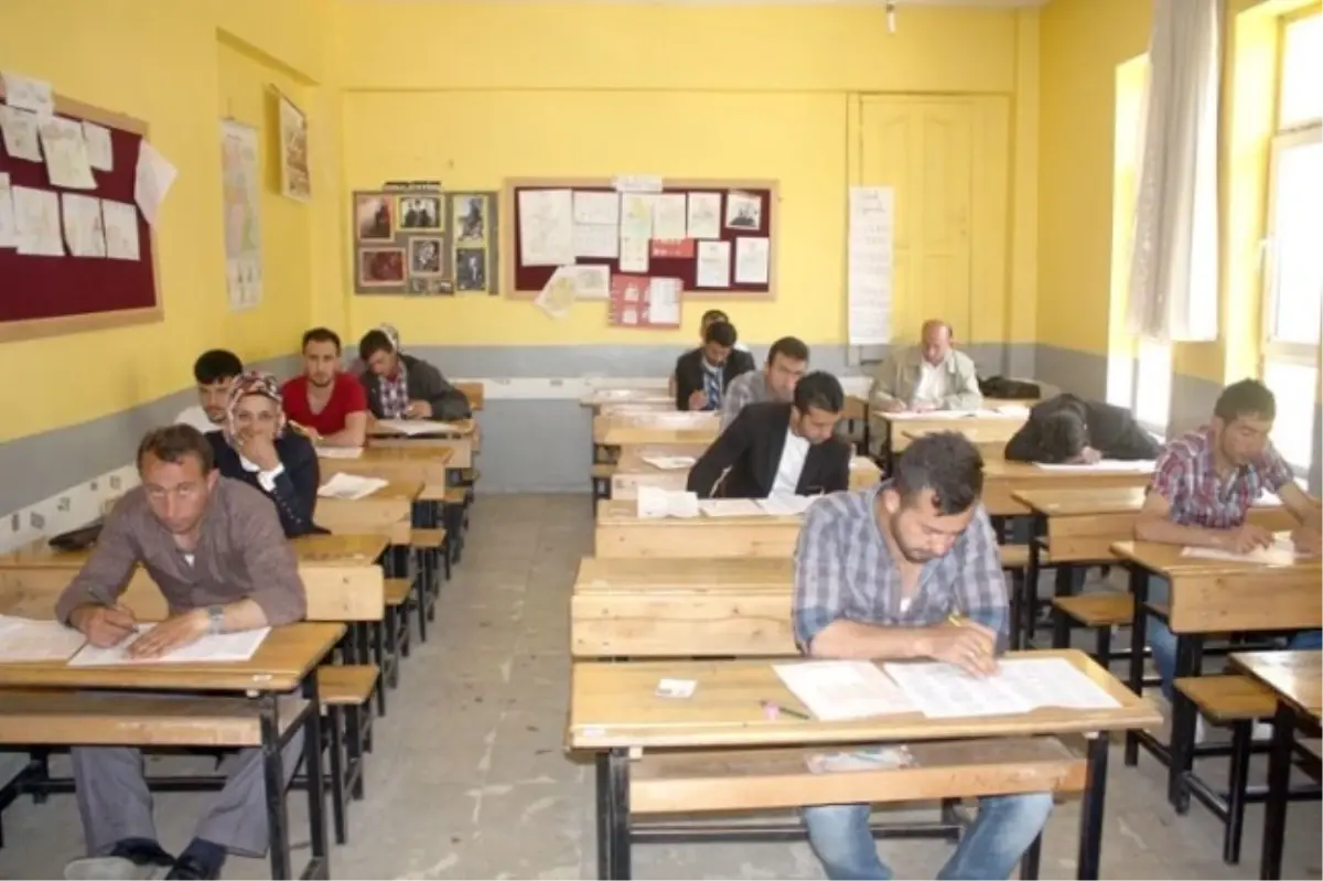 Çatak\'ta Açık Öğretim Lisesi Sınavları Tamamlandı