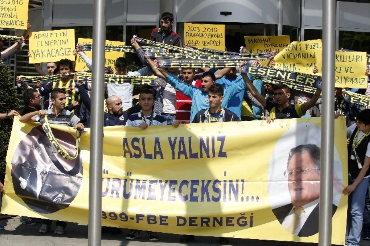 Fenerbahçeli Taraftarlar\'dan Tff Çıkartması