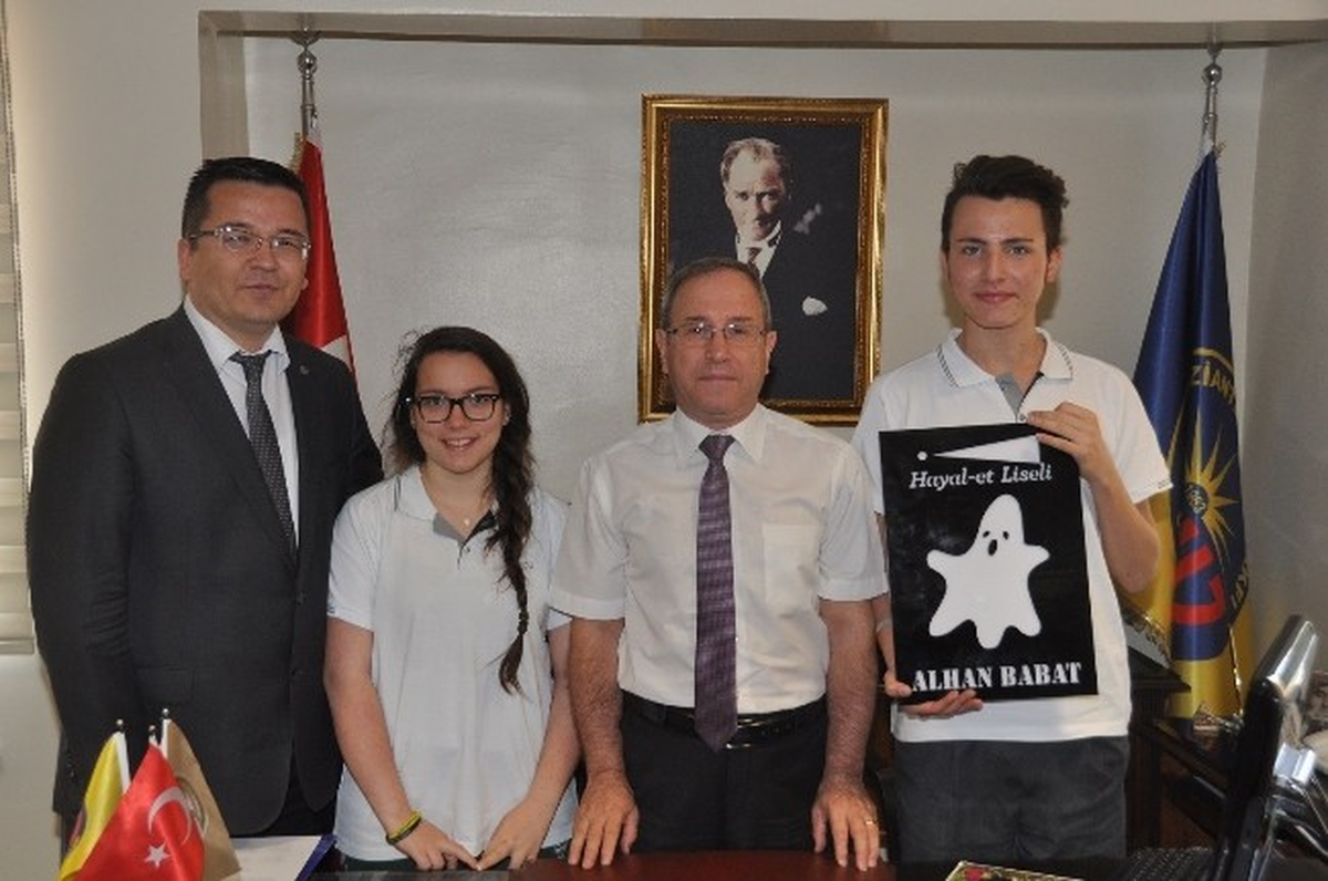 Gkv\'li Ayça ve Alhan İstanbul Bilgi Üniversitesi\'nden Ödüllerle Döndü