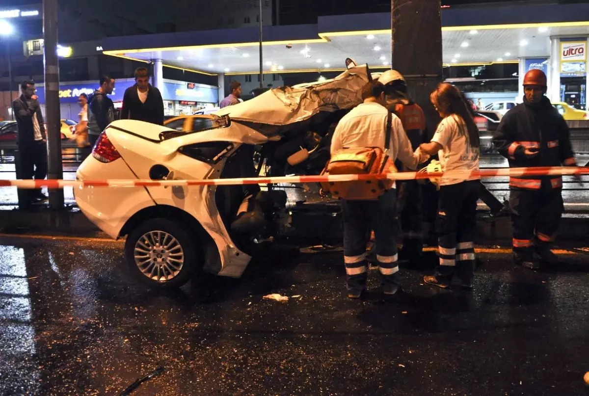 İstanbul\'da Trafik Kazası: 2 Ölü