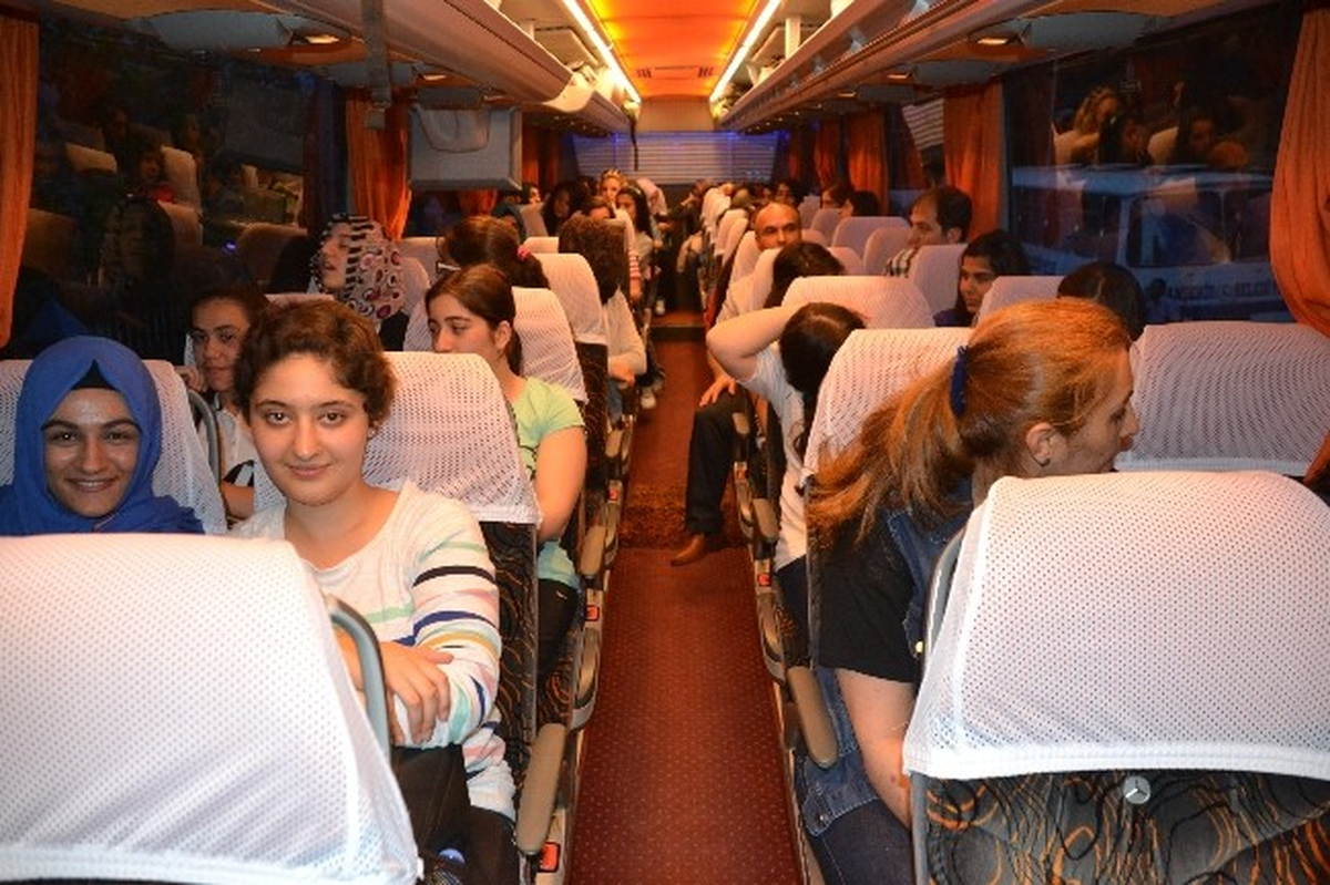 Kız Öğrenciler, Karadeniz Gezisine Gitti