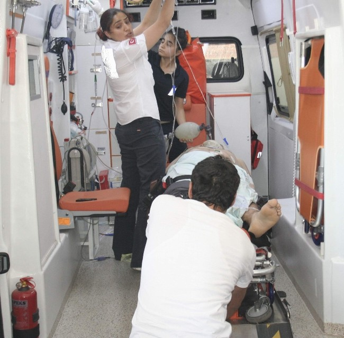 Koruma Aracı Kaza Yaptı: 1\'i Ağır 2 Polis Yaralı