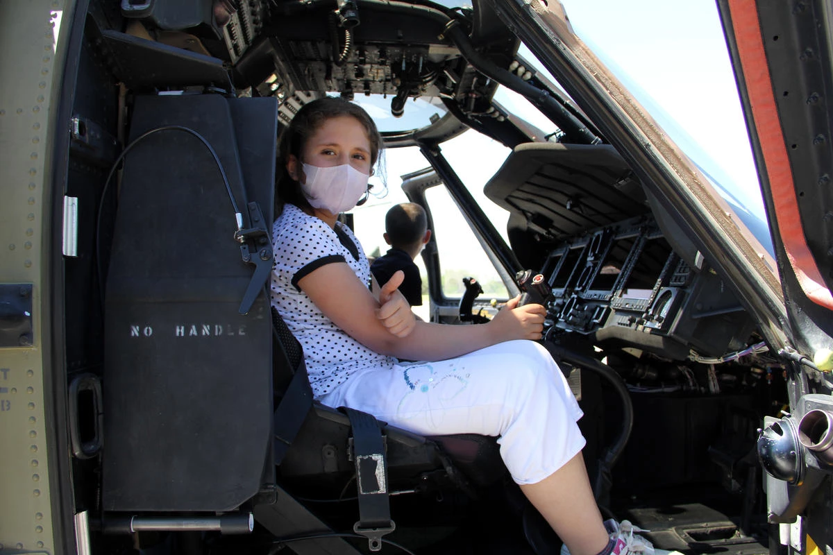 Lösemili Çocuklara Askeri Helikopterler Tanıtıldı