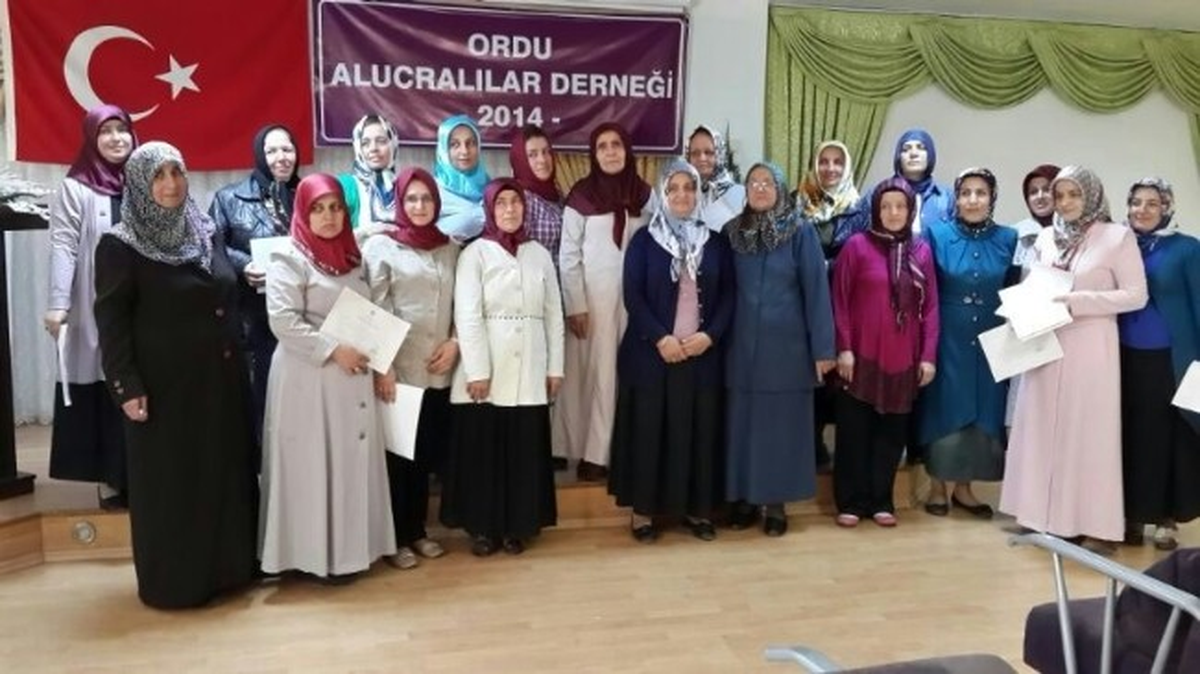 Ordu Alucralılar Derneği\'nde Kur\'an-I Kerim Kursu Belge Töreni