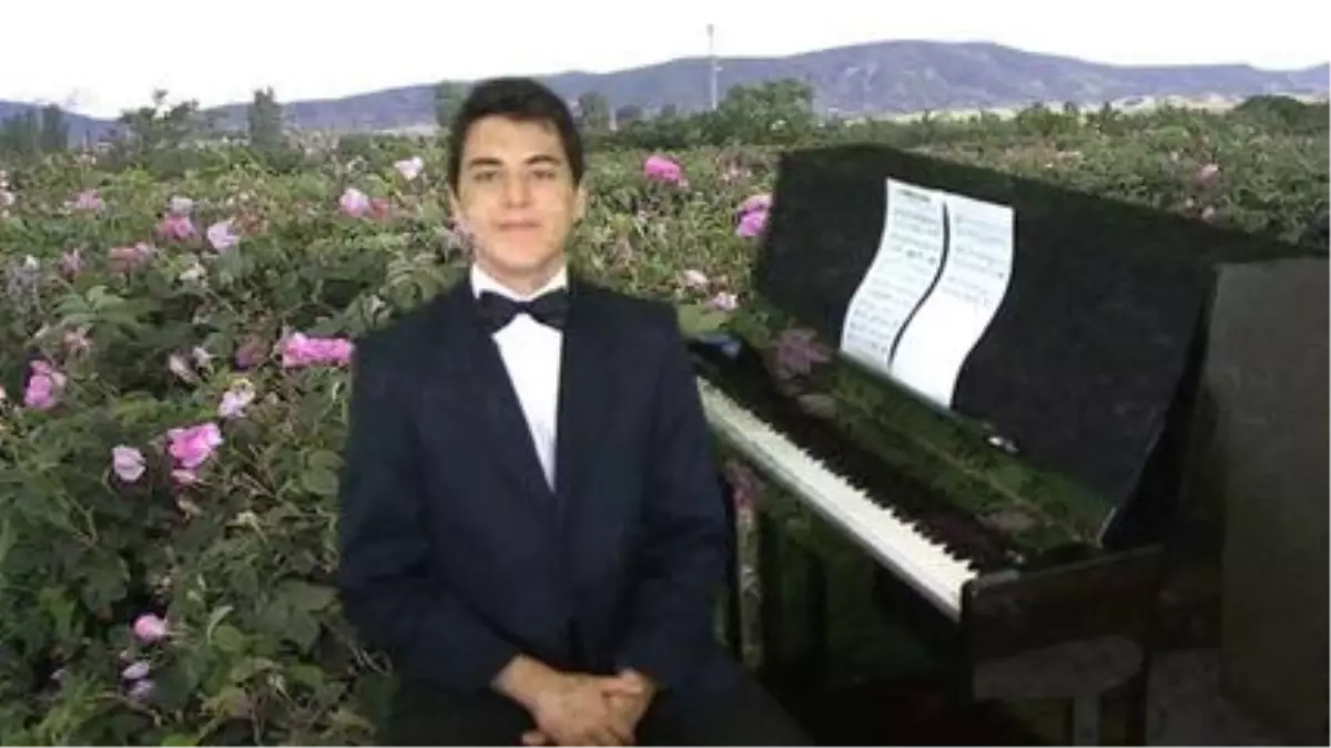 Piyano Isparta Türküleri Evlerinin Önü Mersin Ah Sular İçme Kadınım Tersin Mevlam Seni Bana...