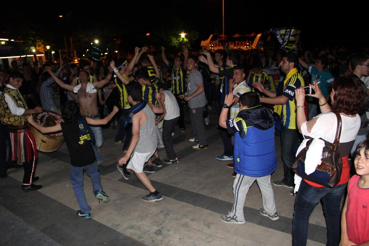 Sinop\'ta Fenerbahçe\'nin Ertelenen Şampiyonluk Kutlamaları Yapıldı