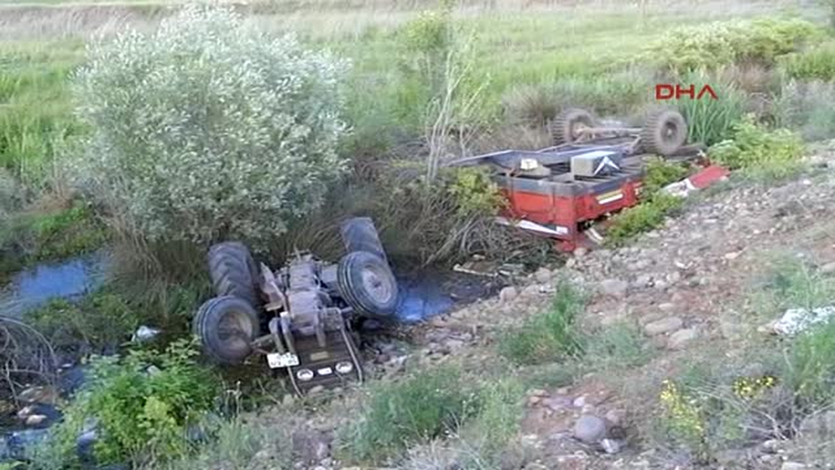Suşehri\'nde Traktör Devrildi: 1 Yaralı