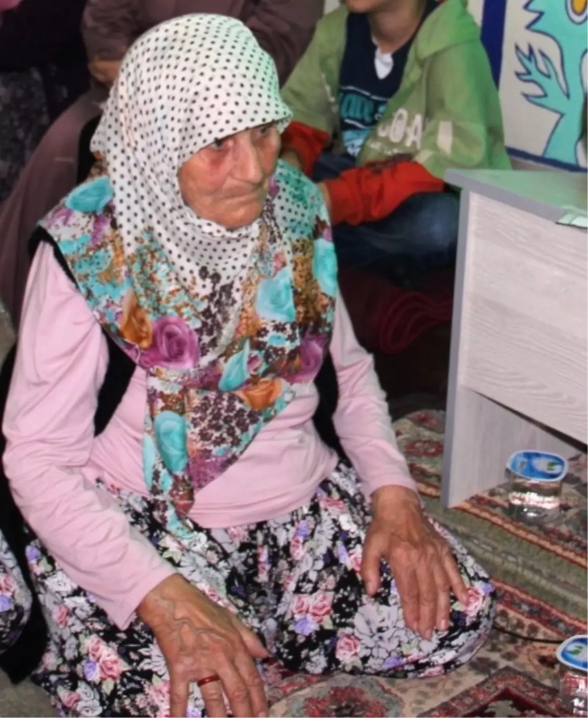 86 Yaşında Kur'an-I Kerimi Hatmetti
