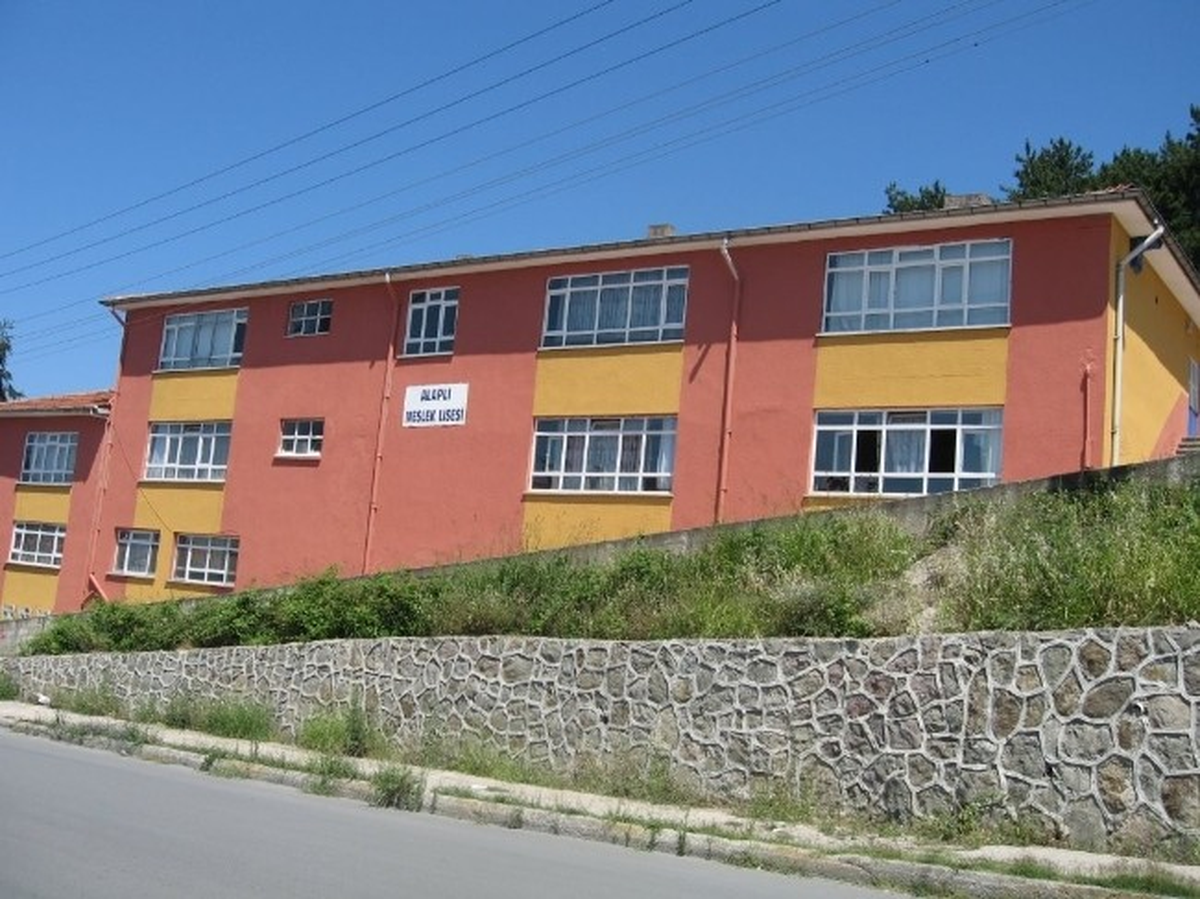 Alaplı Kız Meslek Lisesinin Taşınma Girişimine Tepki