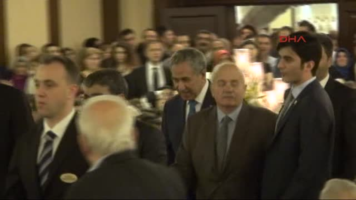 Arınç, Manisa'da Nikah Şahitliği Yaptı