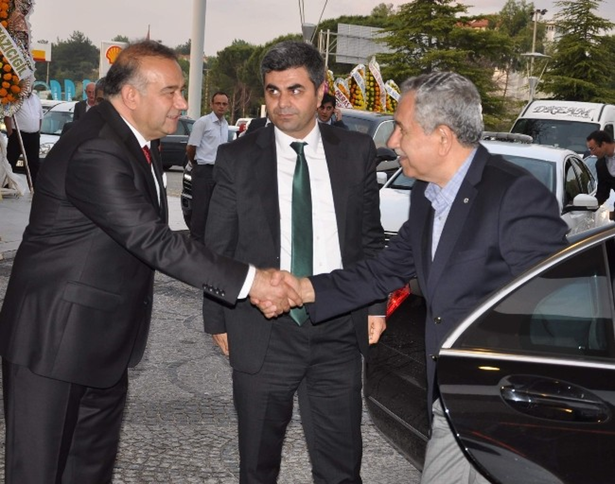 Arınç, Manisa\'da Nikah Şahitliği Yaptı