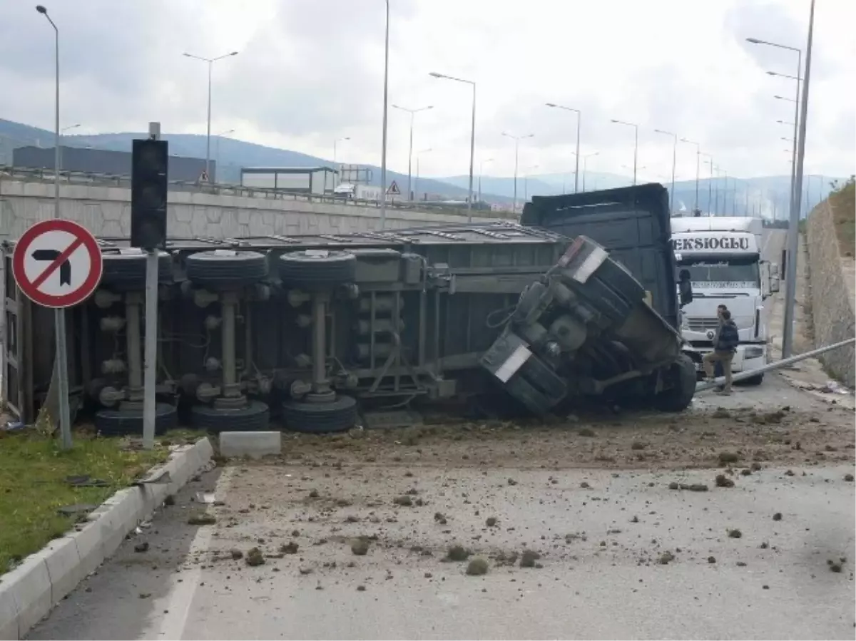 Bozüyük\'te Trafik Kazası: 3 Yaralı