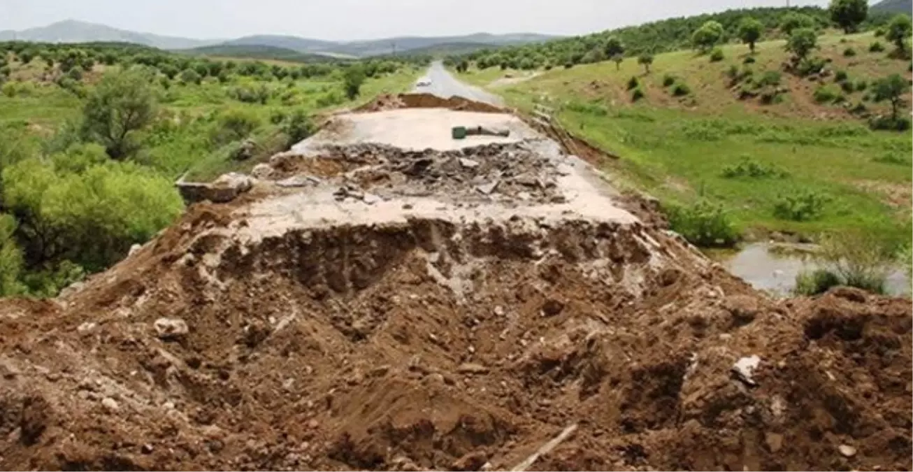 Diyarbakır-Bingöl Yolu açılan Hendekler Yüzünden Kapalı