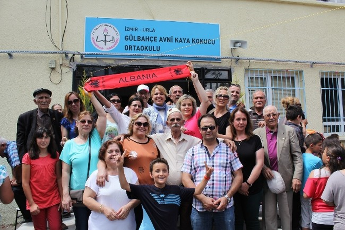 Gülbahçe\'de Arnavut Böreği Lezzet Şöleni