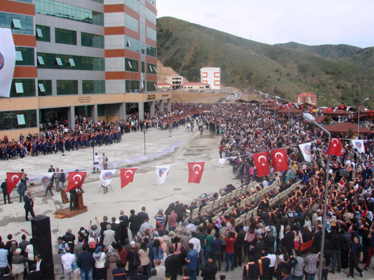 Gümüşhane Üniversitesi\'nde Mezuniyet Töreni