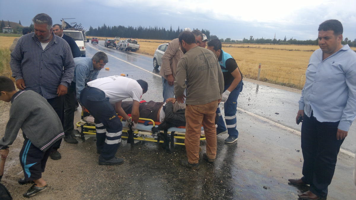 Otomobil ile Minibüs Çarpıştı: 6 Yaralı