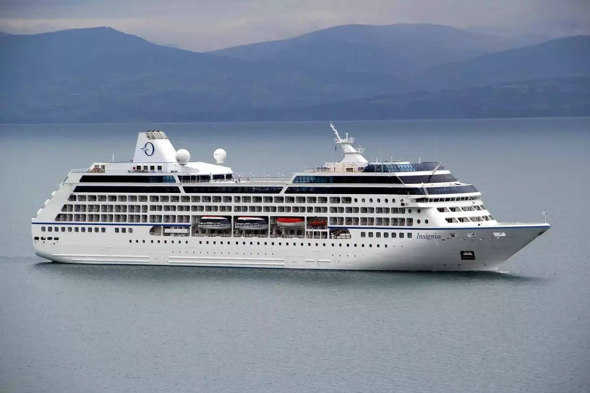 Insignia Adlı Lüks Yolcu Gemisi Sinop Limanı'na Demirledi