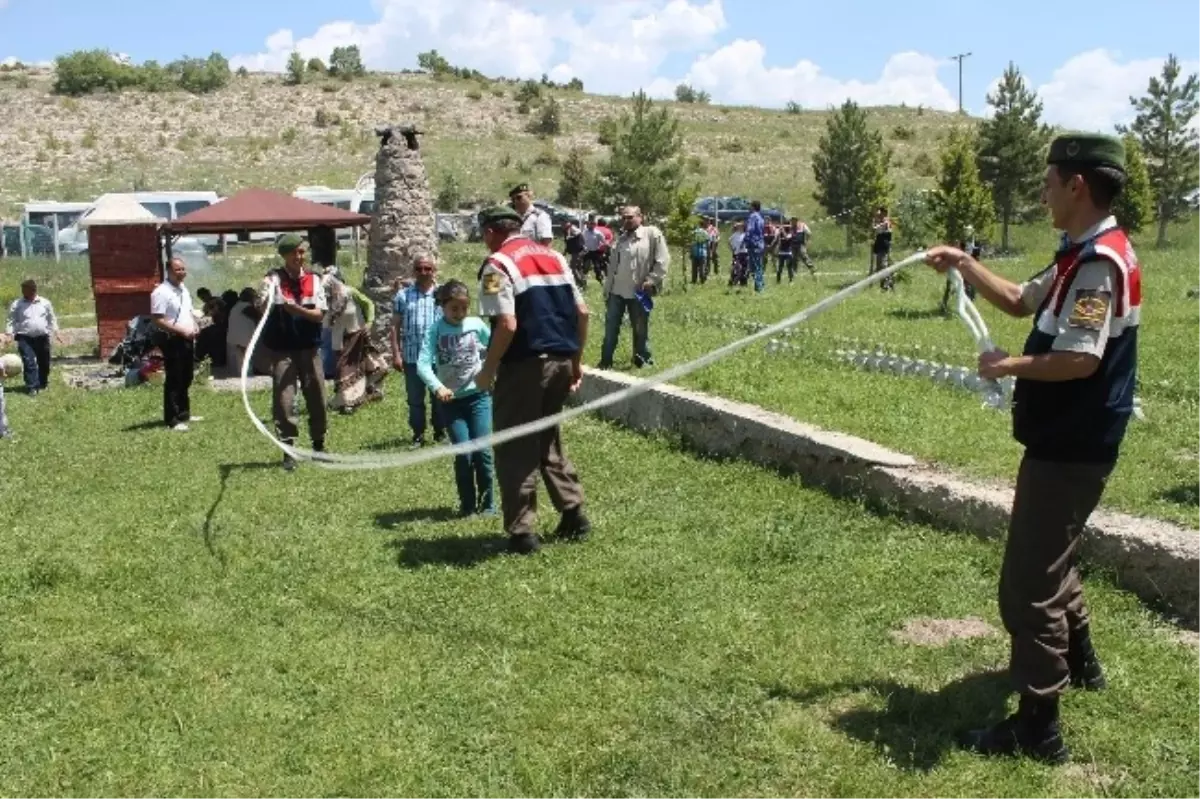 Jandarma, Engelli Öğrencilerle Piknik Keyfi Yaşadı