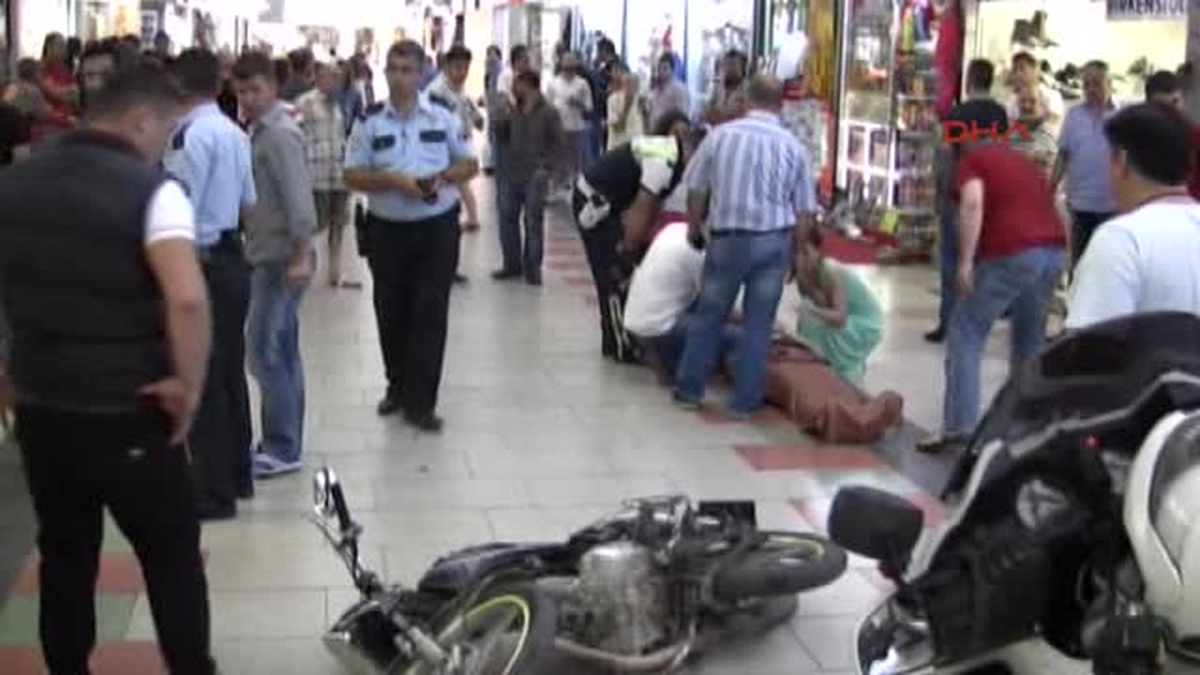 Motorlu Araçlara Kapalı Alanda Kadın Yayaya Çarptı