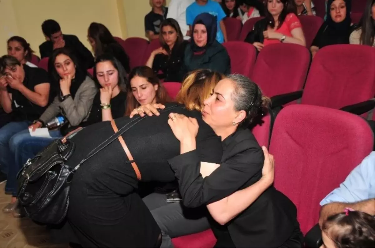 Öğrenciler, Kalp Krizi Geçirerek Hayatını Kaybeden Öğretmenlerini Unutmadı