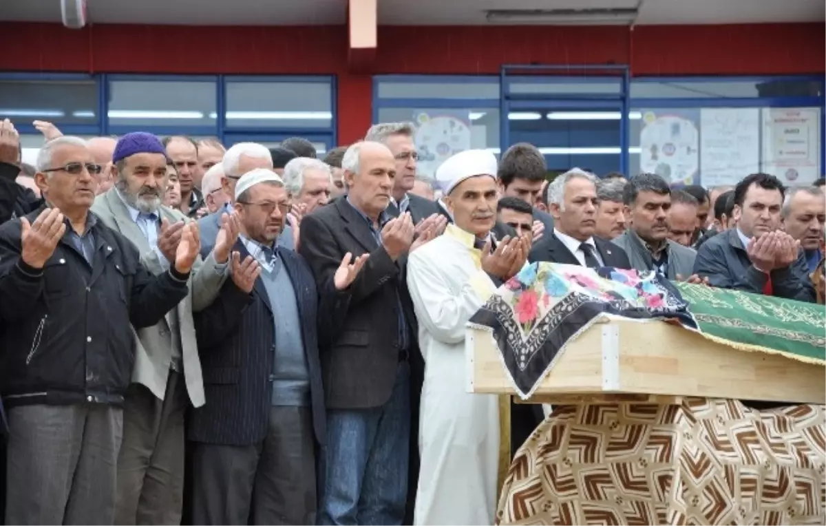 "Beni Aldattı, Boynunu Kırdım"