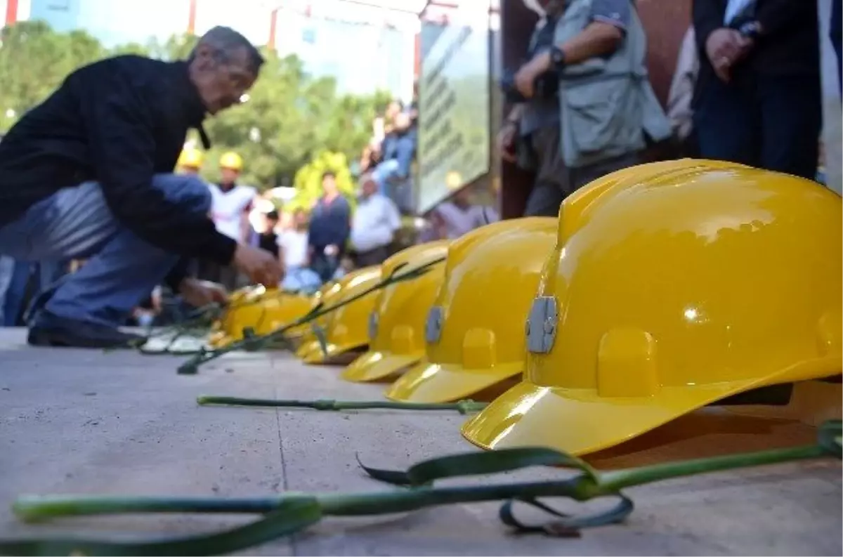 Soma\'da İşçilerden Sessiz Anma Yürüyüşü