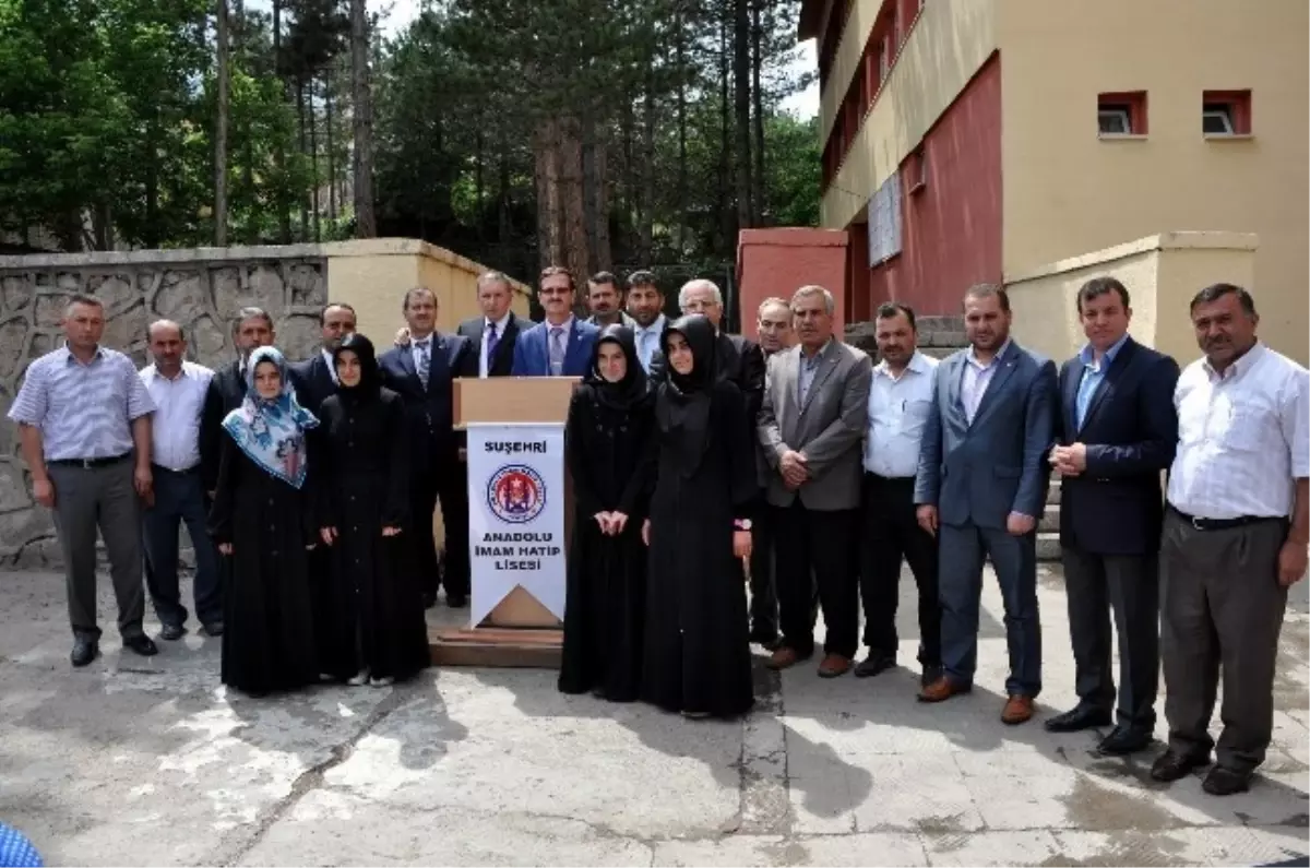 Suşehri Anadolu İmam Hatip Lisesi Başarılı Öğrencileri Ödüllendirildi