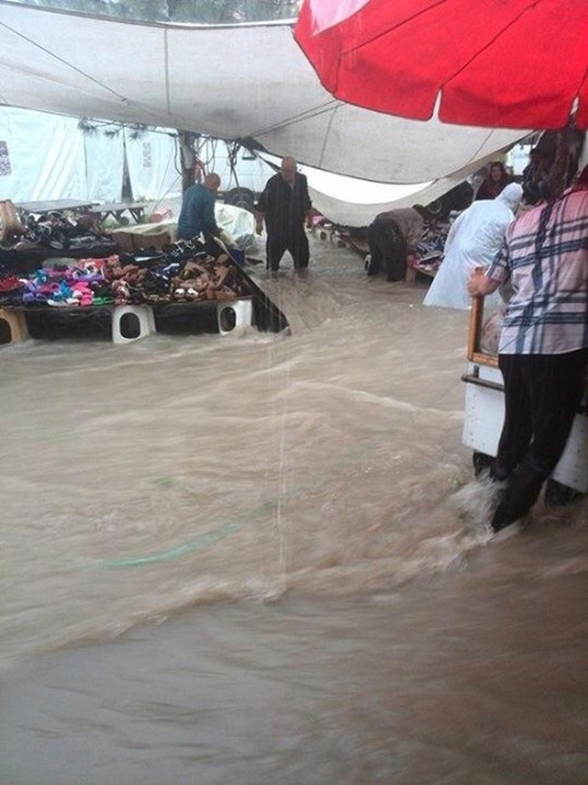 Tekirdağ\'da Yağmur Hayatı Felç Etti
