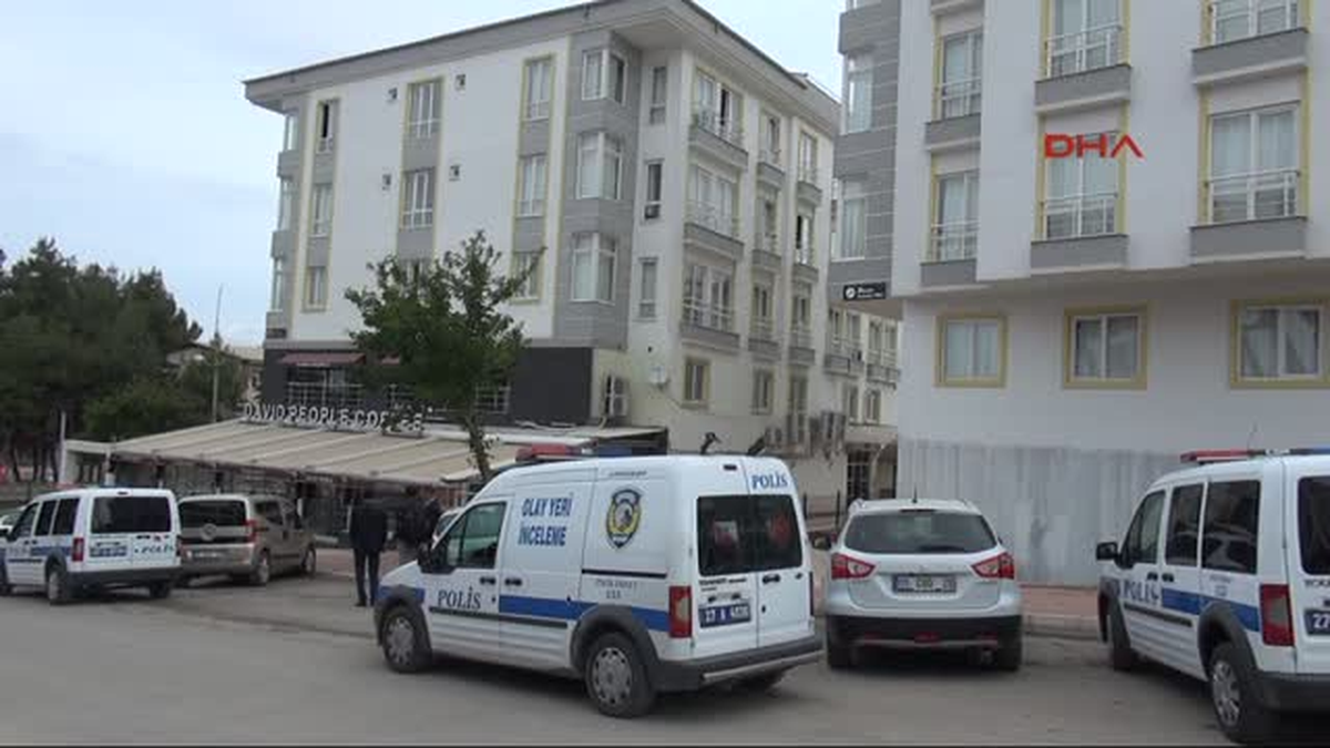 Terk Eden Eşini Tabancayla Yaralayıp Kaçtı