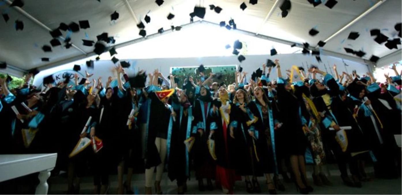 Üsküdar Üniversitesi İlk Mezunlarını Verdi