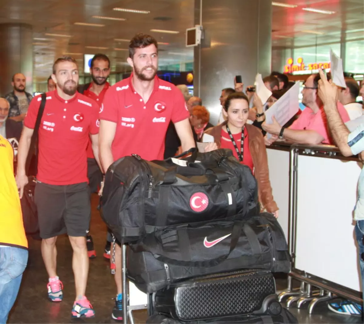 A Milli Futbol Takımı Yurda Döndü