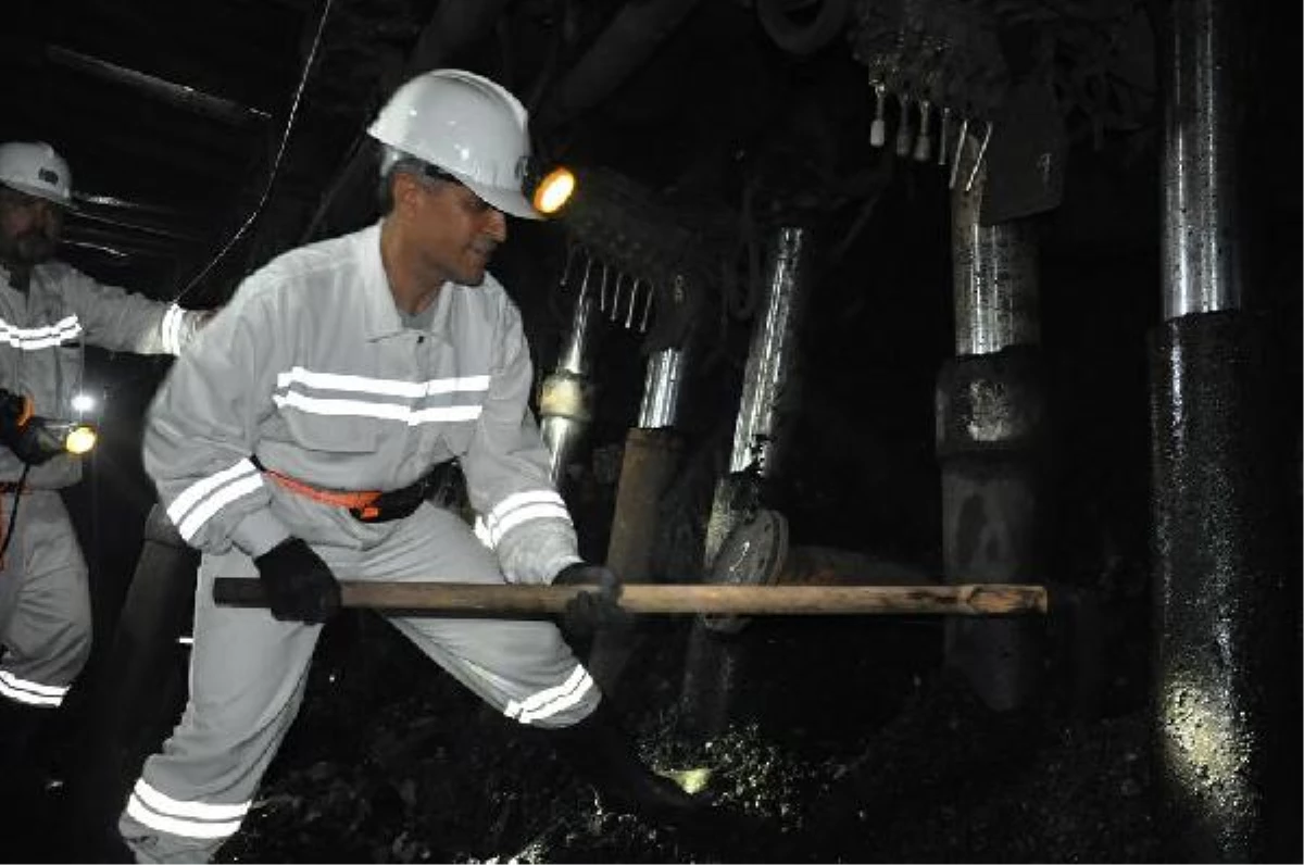 Ak Partili Vekiller Soma\'da Maden İnceledi