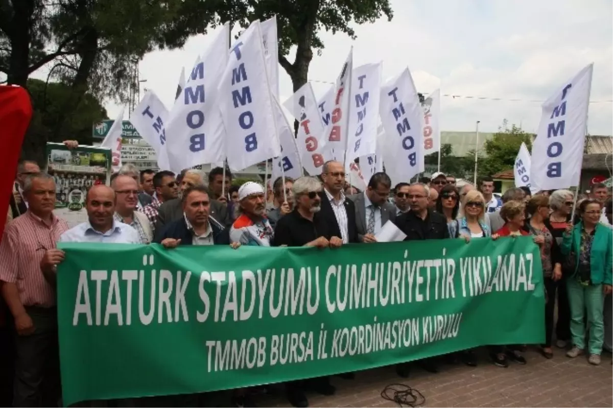 Atatürk Stadyumu\'nun Yıkılmasına Tepki